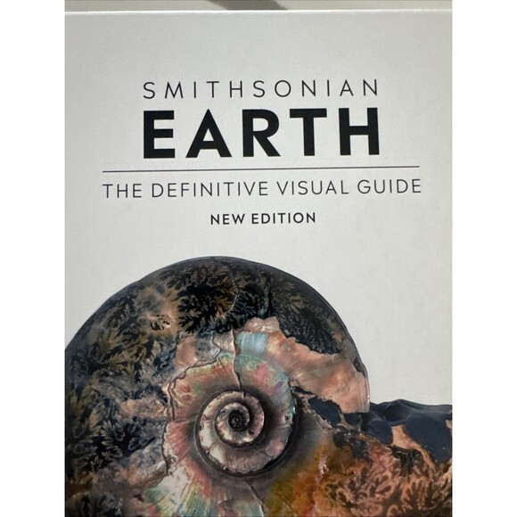 Earth: The Definitive Visual‎ Guide By Smith Sibian Spring 2024 Edition - Picture 2 of 7